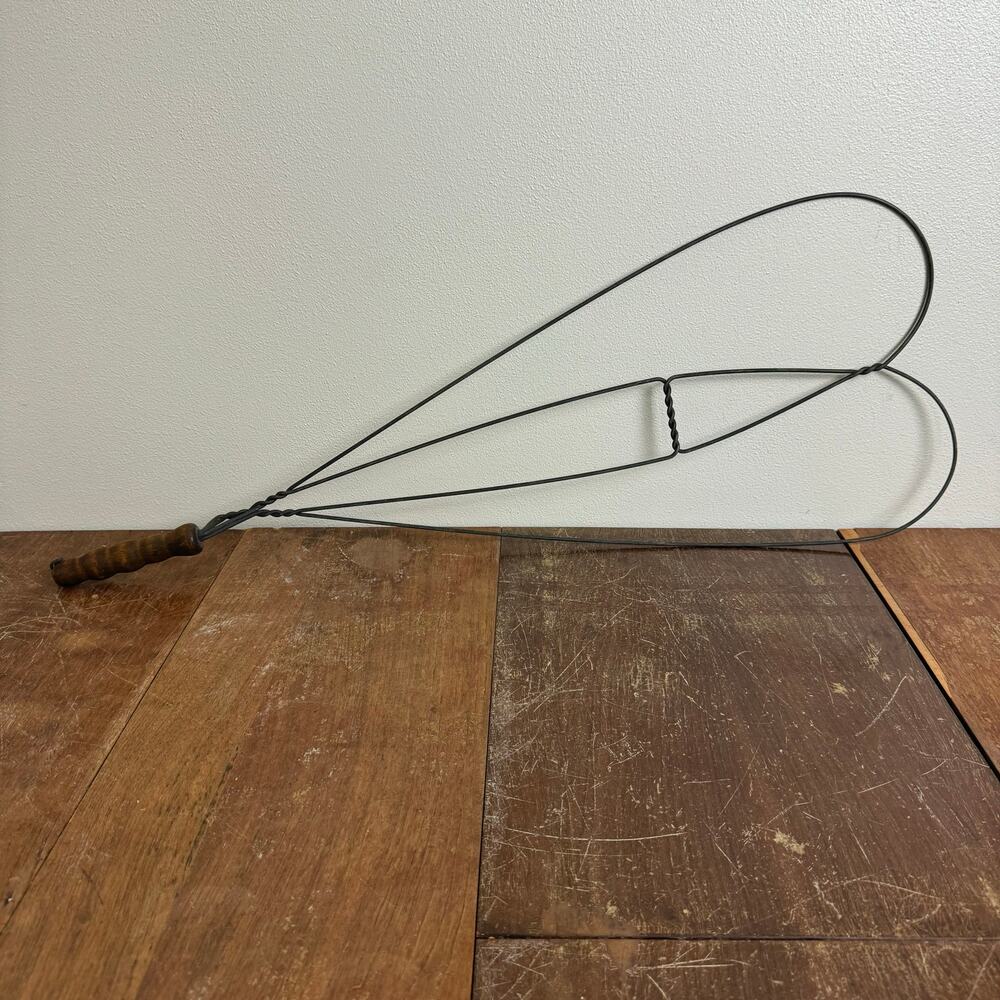Antique Primitive Wire Rug Beater Heart Shape Twisted Metal Wood Handle Rustic
